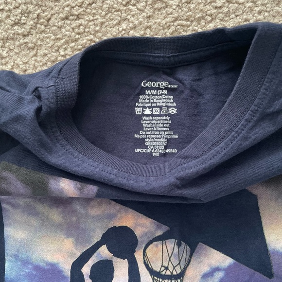 Boys tshirt size medium, excellent condition - Picture 2 of 2